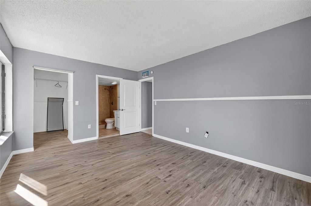 Active With Contract: $129,900 (2 beds, 2 baths, 1060 Square Feet)