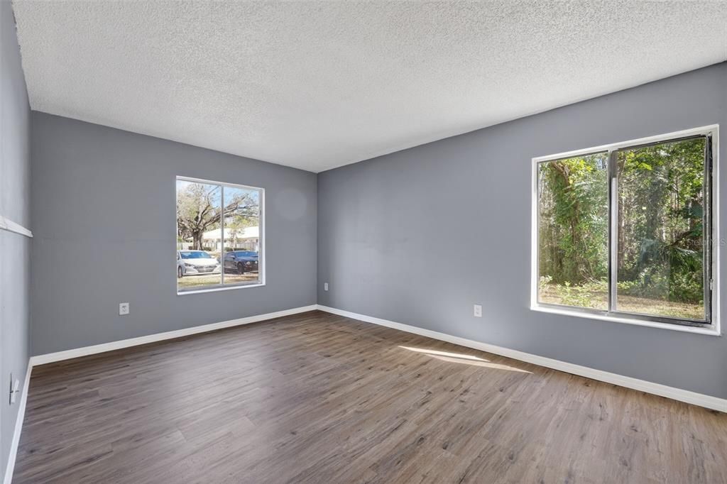 Active With Contract: $129,900 (2 beds, 2 baths, 1060 Square Feet)