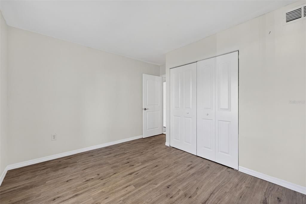 Active With Contract: $129,900 (2 beds, 2 baths, 1060 Square Feet)