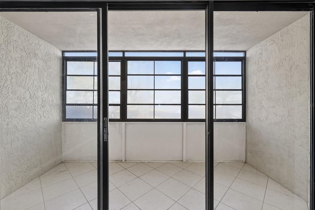 Active With Contract: $129,900 (2 beds, 2 baths, 1060 Square Feet)