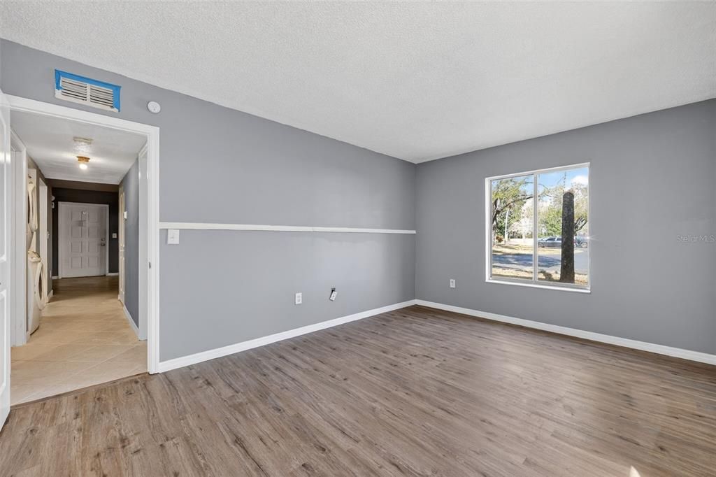 Active With Contract: $129,900 (2 beds, 2 baths, 1060 Square Feet)