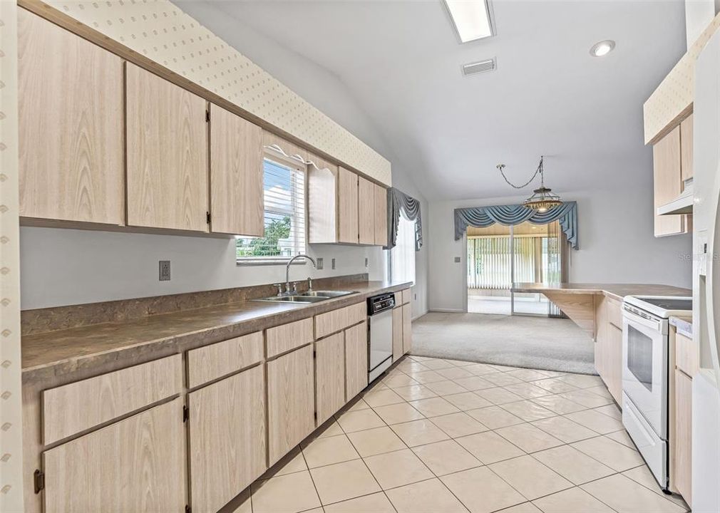 For Sale: $239,900 (3 beds, 2 baths, 1685 Square Feet)