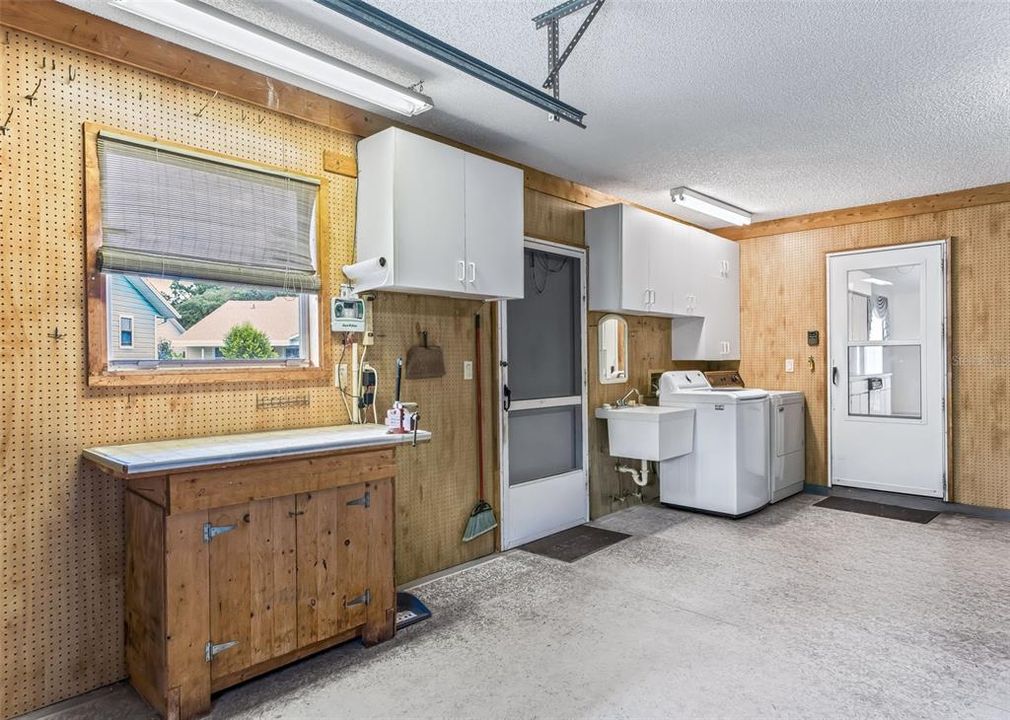 For Sale: $239,900 (3 beds, 2 baths, 1685 Square Feet)