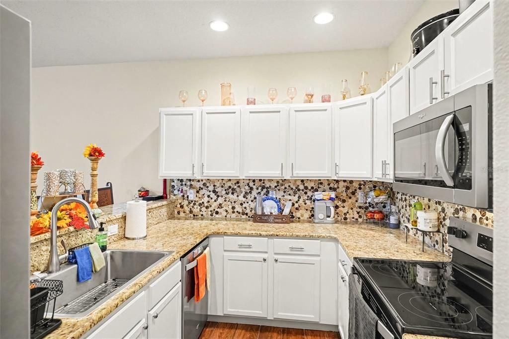 For Sale: $248,900 (3 beds, 2 baths, 1438 Square Feet)