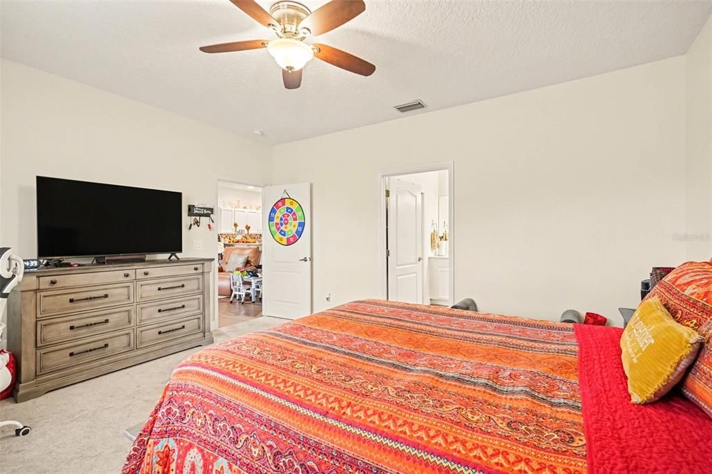 For Sale: $248,900 (3 beds, 2 baths, 1438 Square Feet)