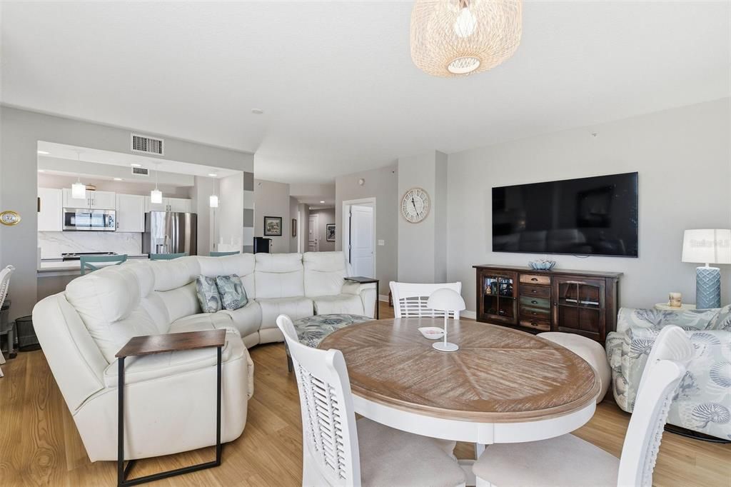 For Sale: $480,000 (2 beds, 2 baths, 1460 Square Feet)
