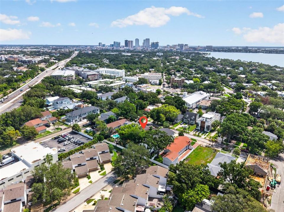 En Venta: $1,025,000 (4 camas, 3 baños, 1683 Pies cuadrados)