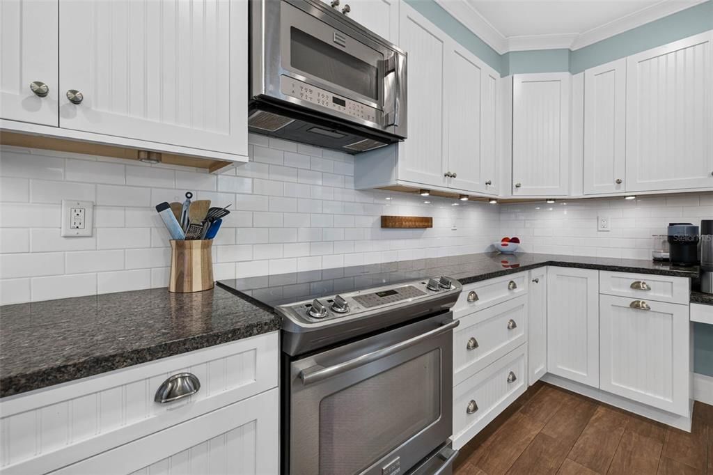 En Venta: $1,025,000 (4 camas, 3 baños, 1683 Pies cuadrados)