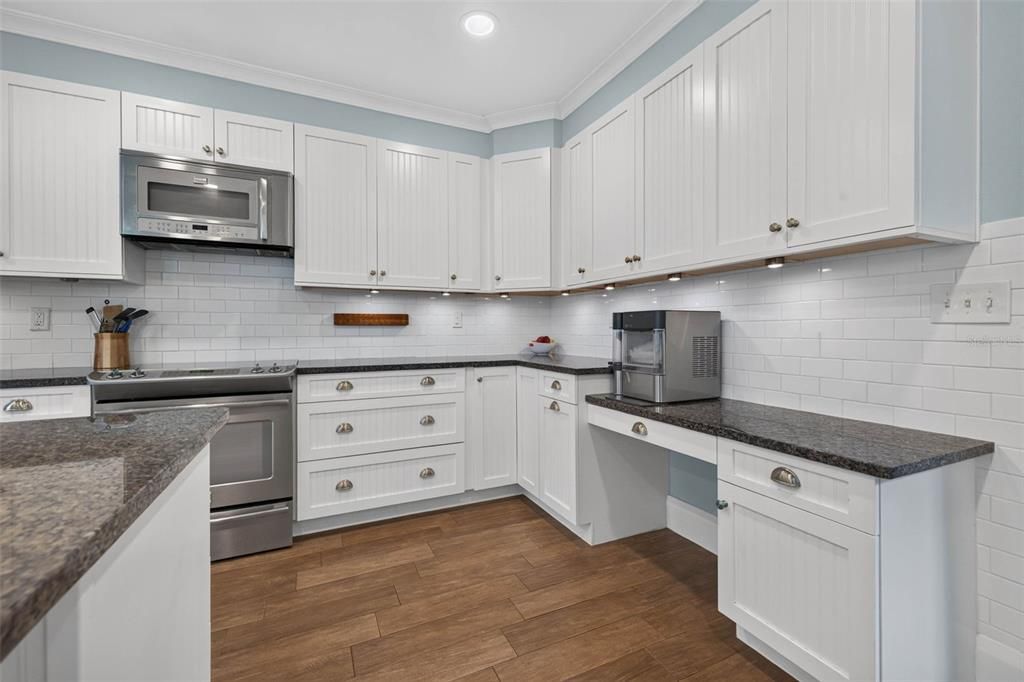En Venta: $1,025,000 (4 camas, 3 baños, 1683 Pies cuadrados)