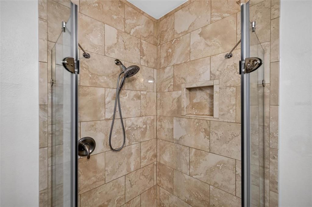 En Venta: $1,025,000 (4 camas, 3 baños, 1683 Pies cuadrados)