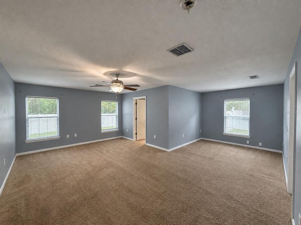 В аренду: $2,550 (4 спален, 2 ванн, 2813 Квадратных фут)