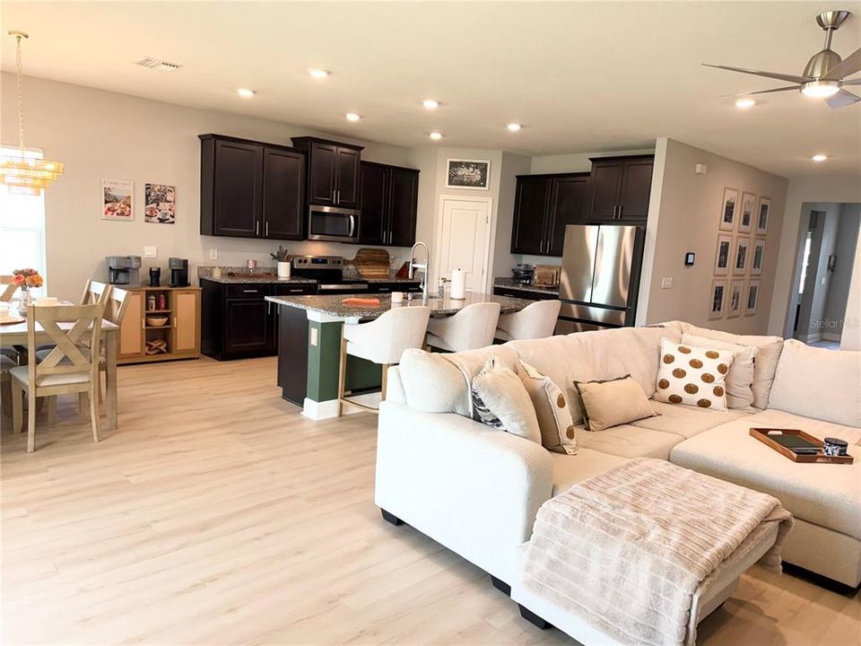For Rent: $2,650 (4 beds, 2 baths, 1980 Square Feet)