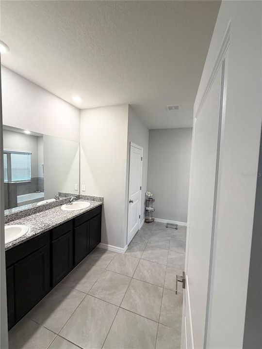 For Rent: $2,650 (4 beds, 2 baths, 1980 Square Feet)