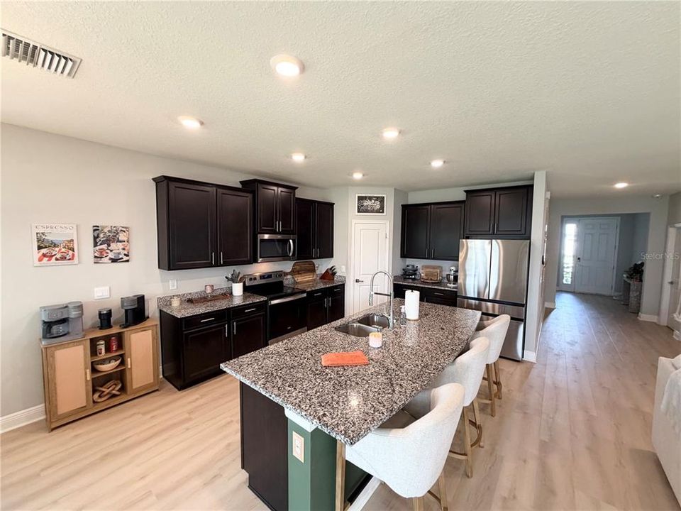 For Rent: $2,650 (4 beds, 2 baths, 1980 Square Feet)