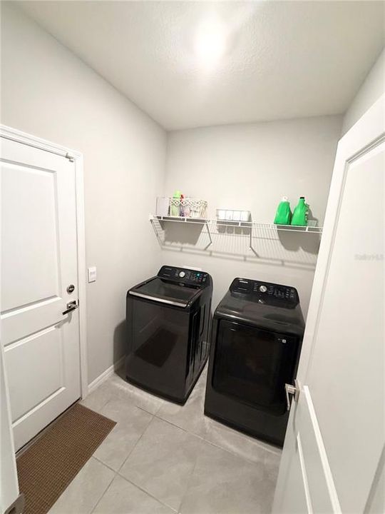For Rent: $2,650 (4 beds, 2 baths, 1980 Square Feet)