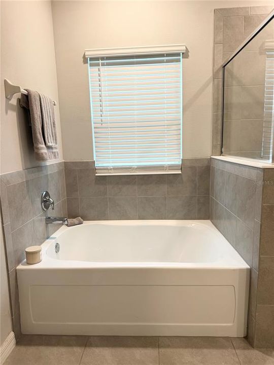 For Rent: $2,650 (4 beds, 2 baths, 1980 Square Feet)
