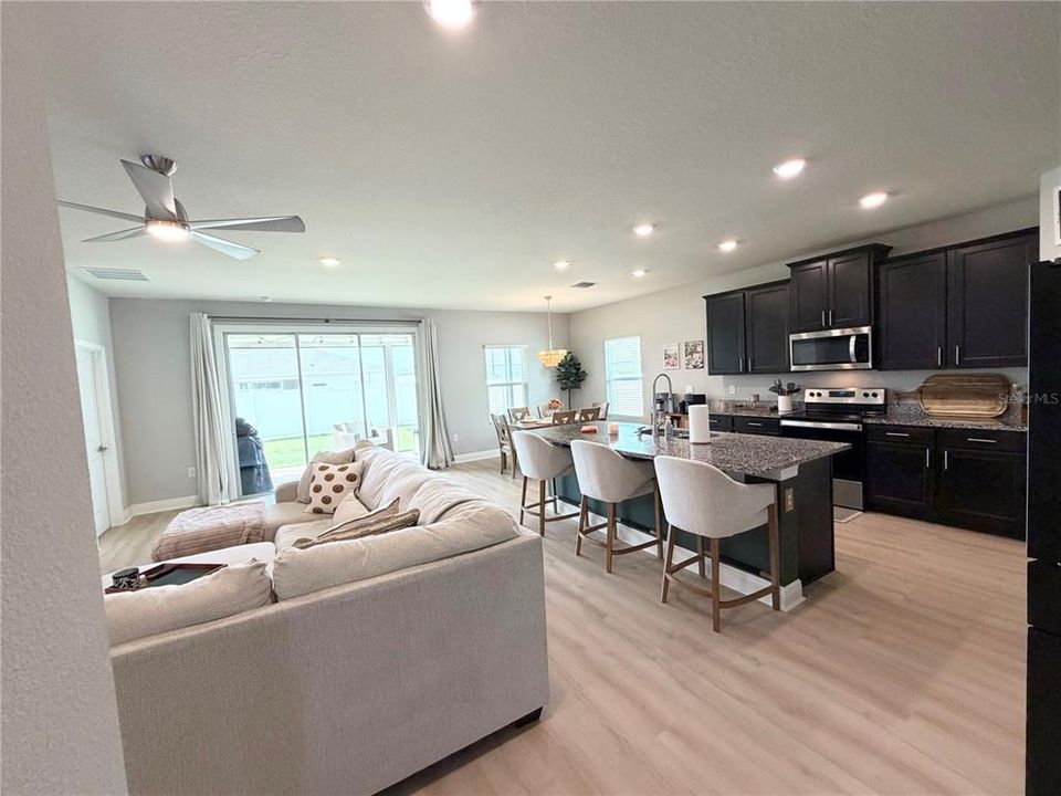 For Rent: $2,650 (4 beds, 2 baths, 1980 Square Feet)