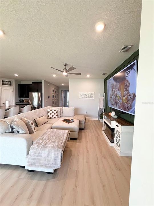 For Rent: $2,650 (4 beds, 2 baths, 1980 Square Feet)