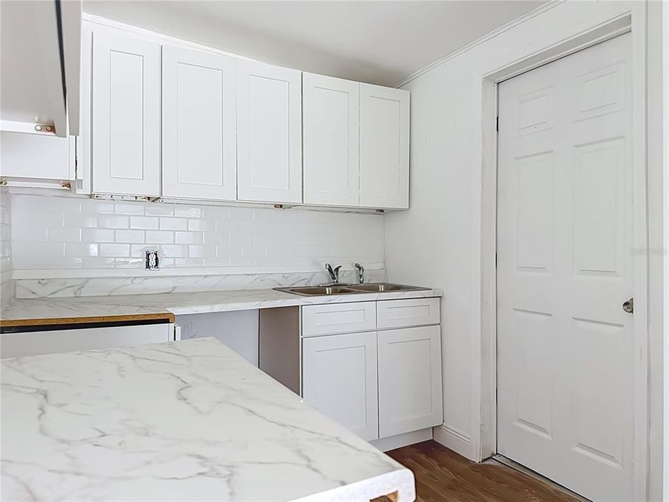 На продажу: $127,000 (3 спален, 1 ванн, 953 Квадратных фут)