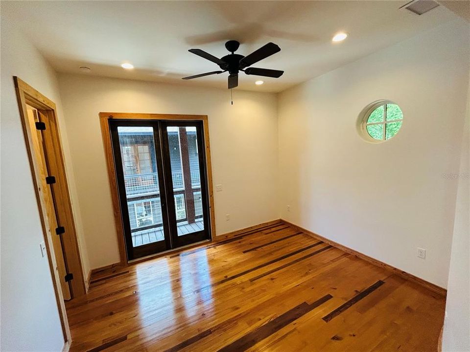 En Venta: $899,000 (4 camas, 4 baños, 2625 Pies cuadrados)
