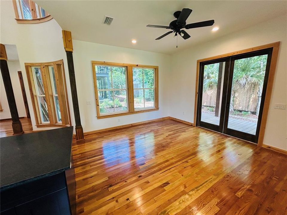 En Venta: $899,000 (4 camas, 4 baños, 2625 Pies cuadrados)