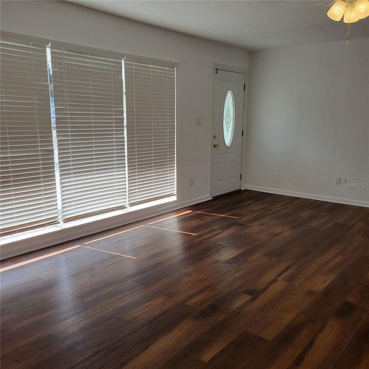 В аренду: $1,800 (2 спален, 1 ванн, 1086 Квадратных фут)