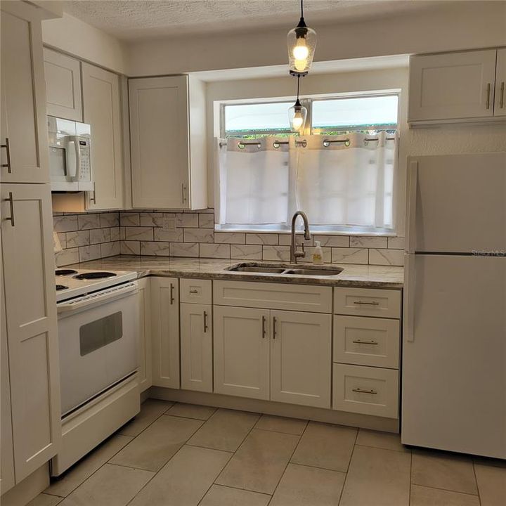 В аренду: $1,800 (2 спален, 1 ванн, 1086 Квадратных фут)