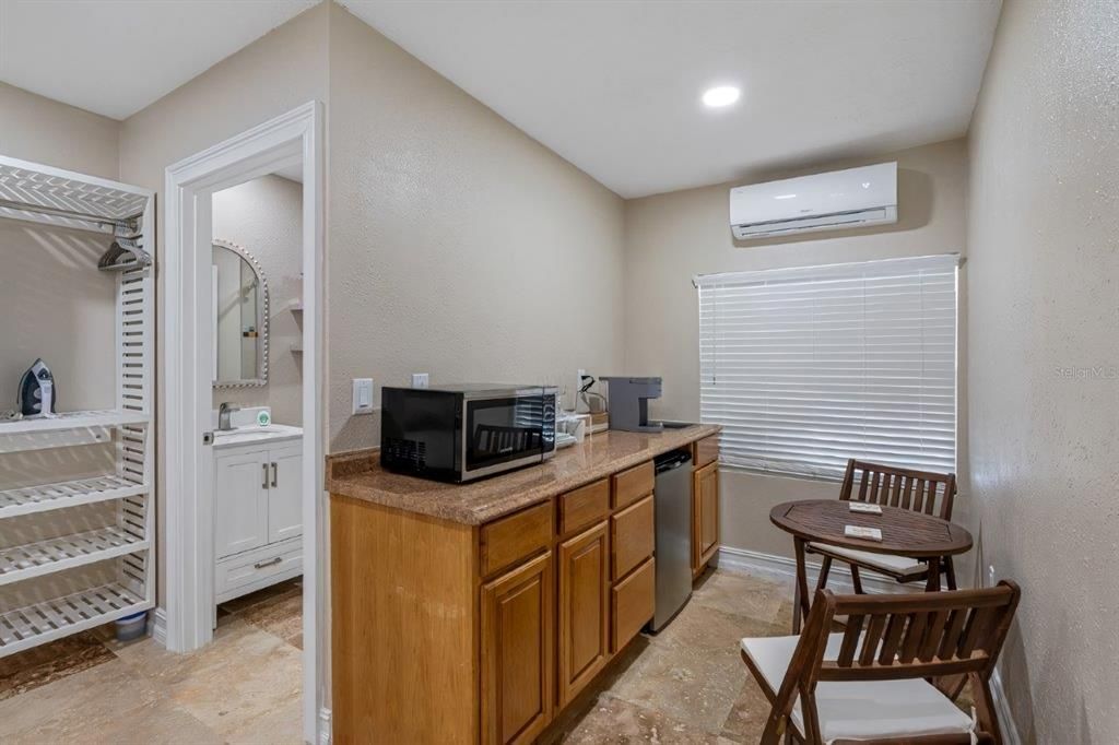 For Sale: $899,000 (7 beds, 0 baths, 2665 Square Feet)