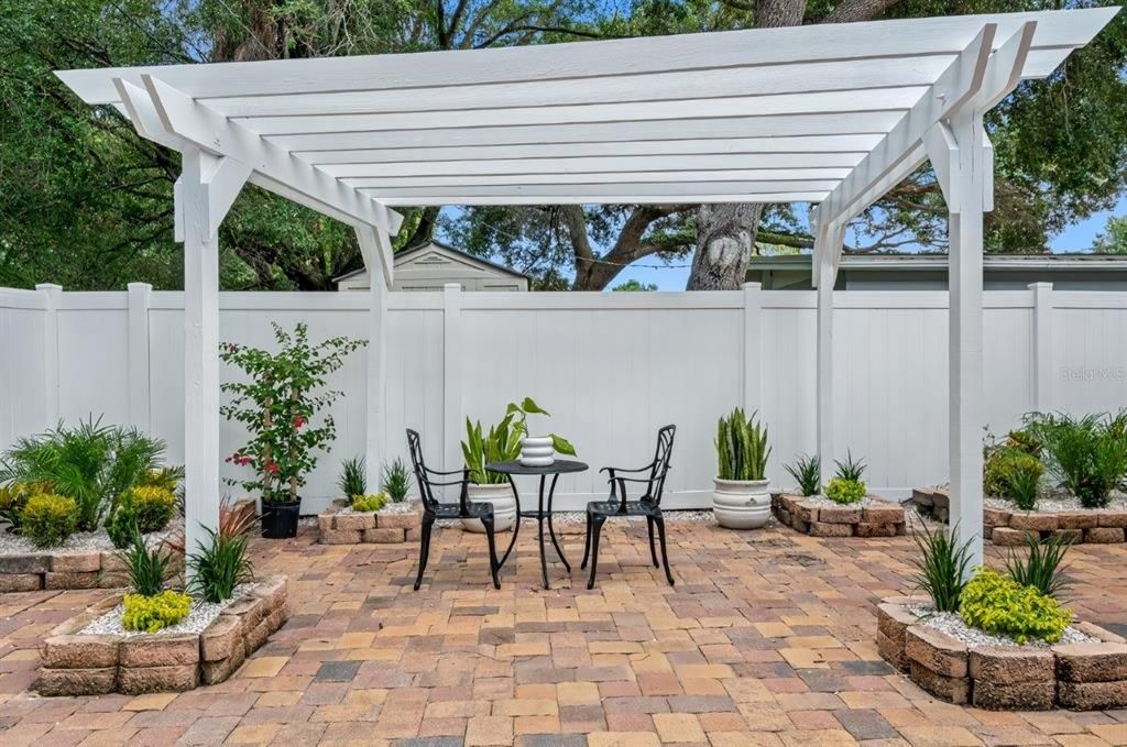 For Sale: $899,000 (7 beds, 0 baths, 2665 Square Feet)