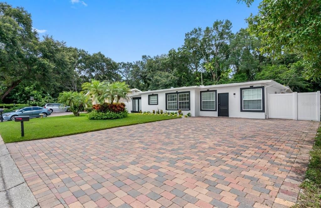 For Sale: $899,000 (7 beds, 0 baths, 2665 Square Feet)
