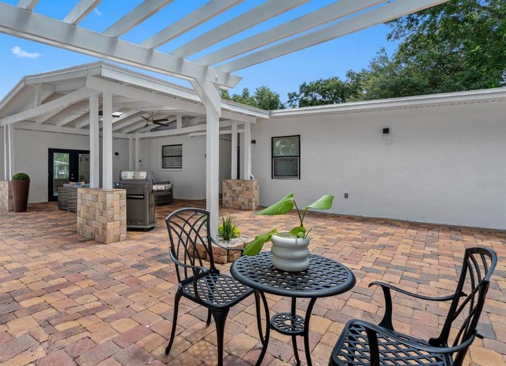 For Sale: $899,000 (7 beds, 0 baths, 2665 Square Feet)