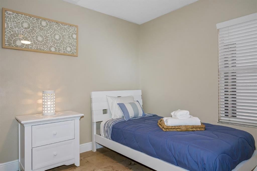 For Sale: $899,000 (7 beds, 0 baths, 2665 Square Feet)