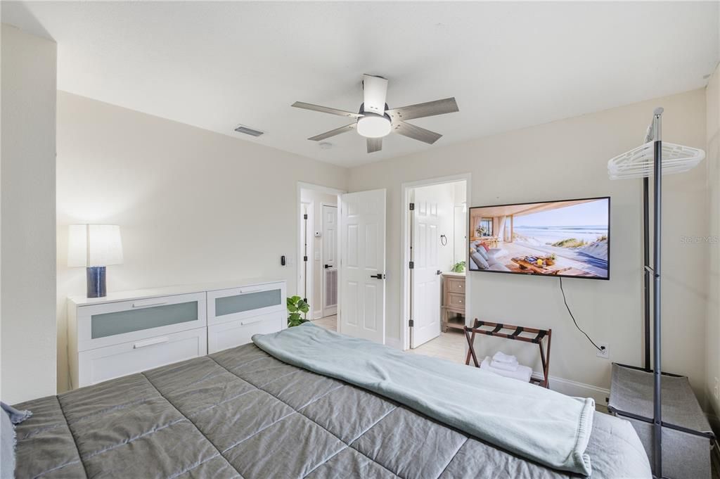 For Rent: $3,700 (3 beds, 3 baths, 1517 Square Feet)