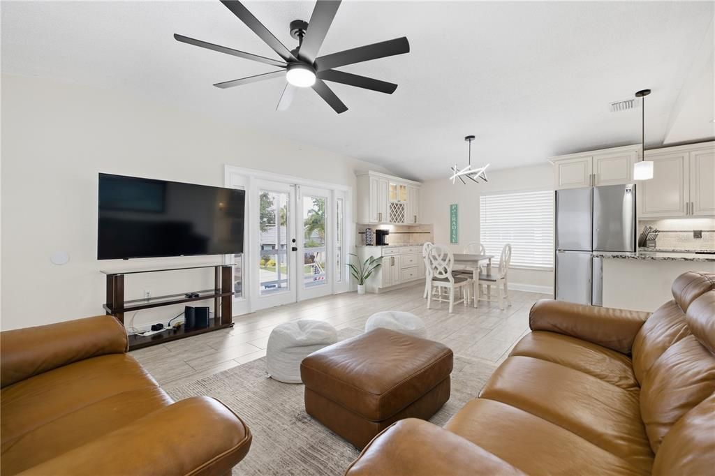 For Rent: $3,700 (3 beds, 3 baths, 1517 Square Feet)