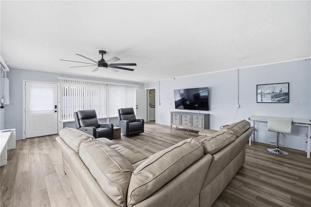 For Rent: $3,700 (3 beds, 3 baths, 1517 Square Feet)