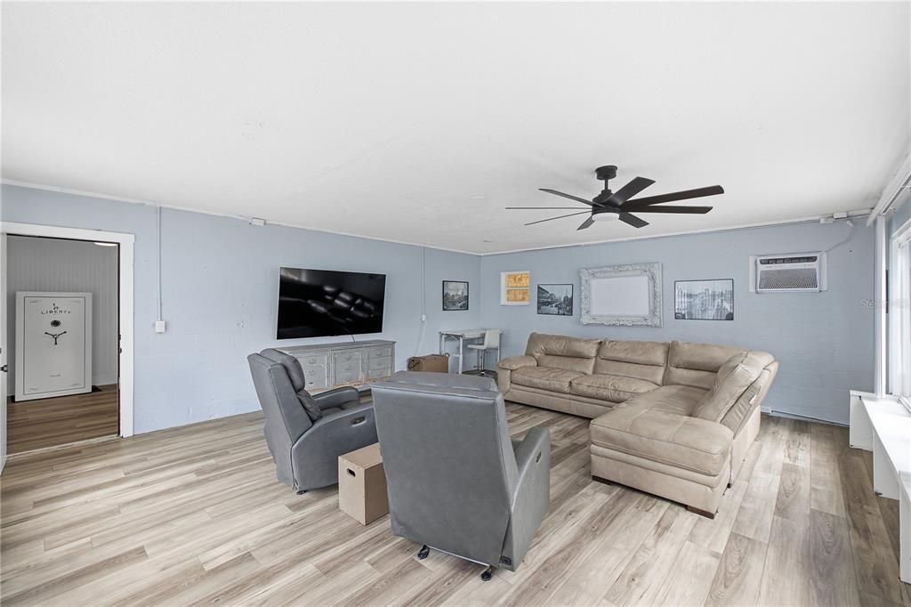 For Rent: $3,700 (3 beds, 3 baths, 1517 Square Feet)