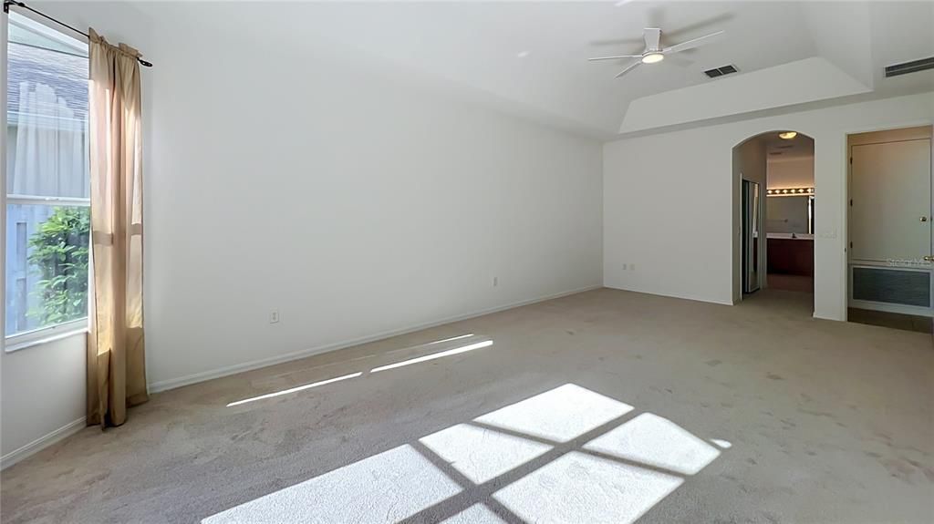 For Sale: $699,000 (5 beds, 4 baths, 3185 Square Feet)