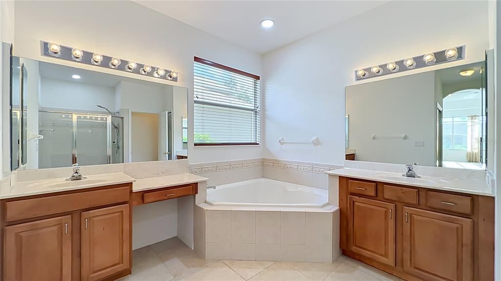 For Sale: $699,000 (5 beds, 4 baths, 3185 Square Feet)