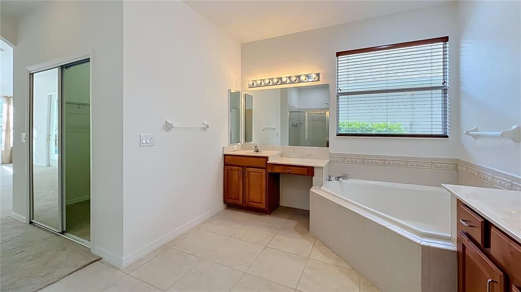 For Sale: $699,000 (5 beds, 4 baths, 3185 Square Feet)