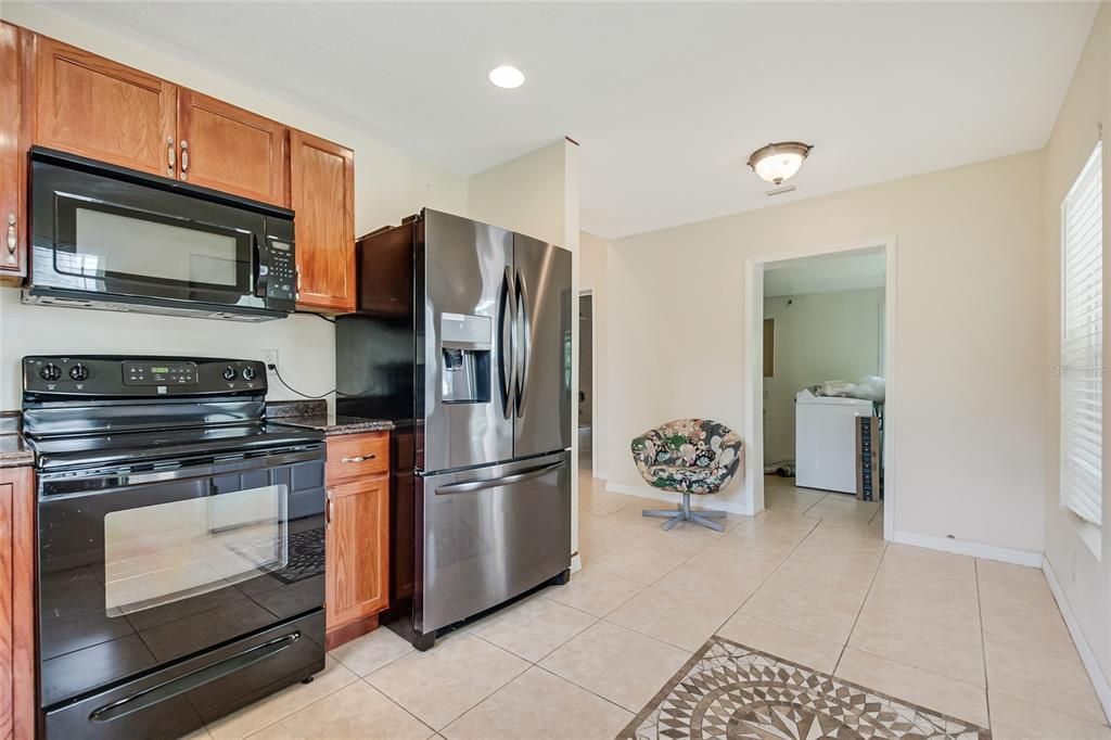 For Rent: $1,995 (2 beds, 1 baths, 800 Square Feet)