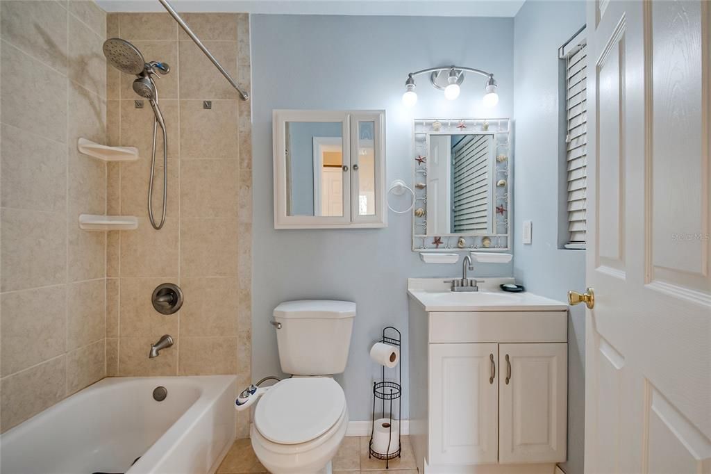 For Rent: $1,995 (2 beds, 1 baths, 800 Square Feet)