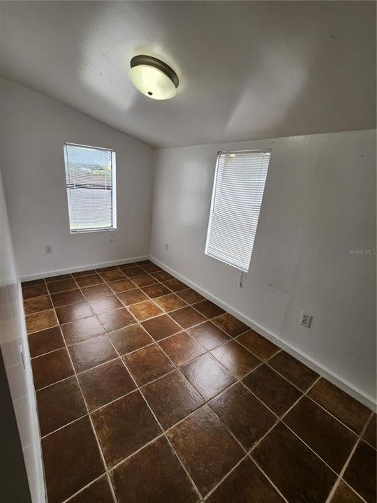 For Rent: $1,050 (1 beds, 1 baths, 380 Square Feet)