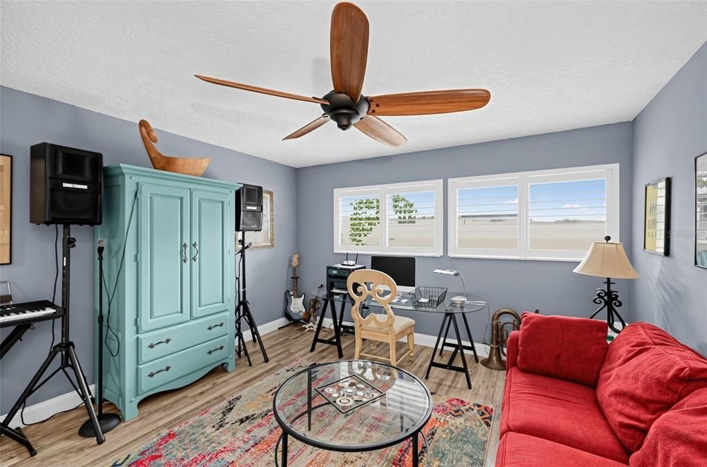 For Sale: $359,500 (3 beds, 2 baths, 1872 Square Feet)