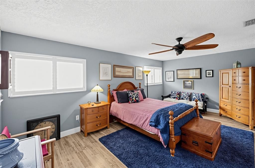 For Sale: $359,500 (3 beds, 2 baths, 1872 Square Feet)