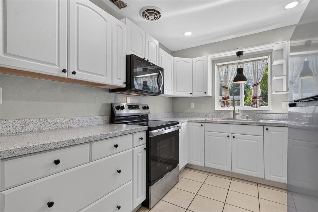 For Sale: $369,999 (3 beds, 2 baths, 1280 Square Feet)
