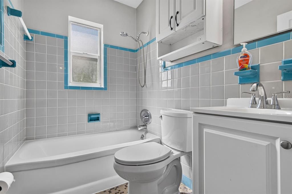 For Sale: $369,999 (3 beds, 2 baths, 1280 Square Feet)