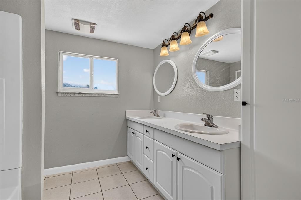 For Sale: $369,999 (3 beds, 2 baths, 1280 Square Feet)