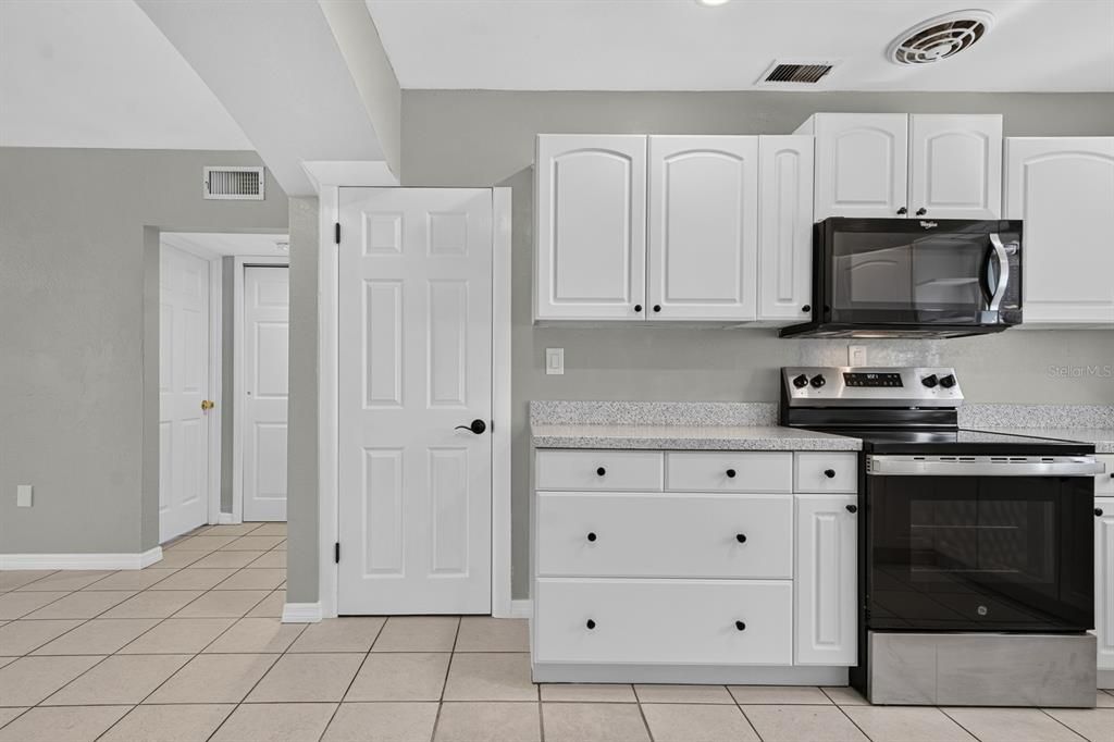 For Sale: $369,999 (3 beds, 2 baths, 1280 Square Feet)