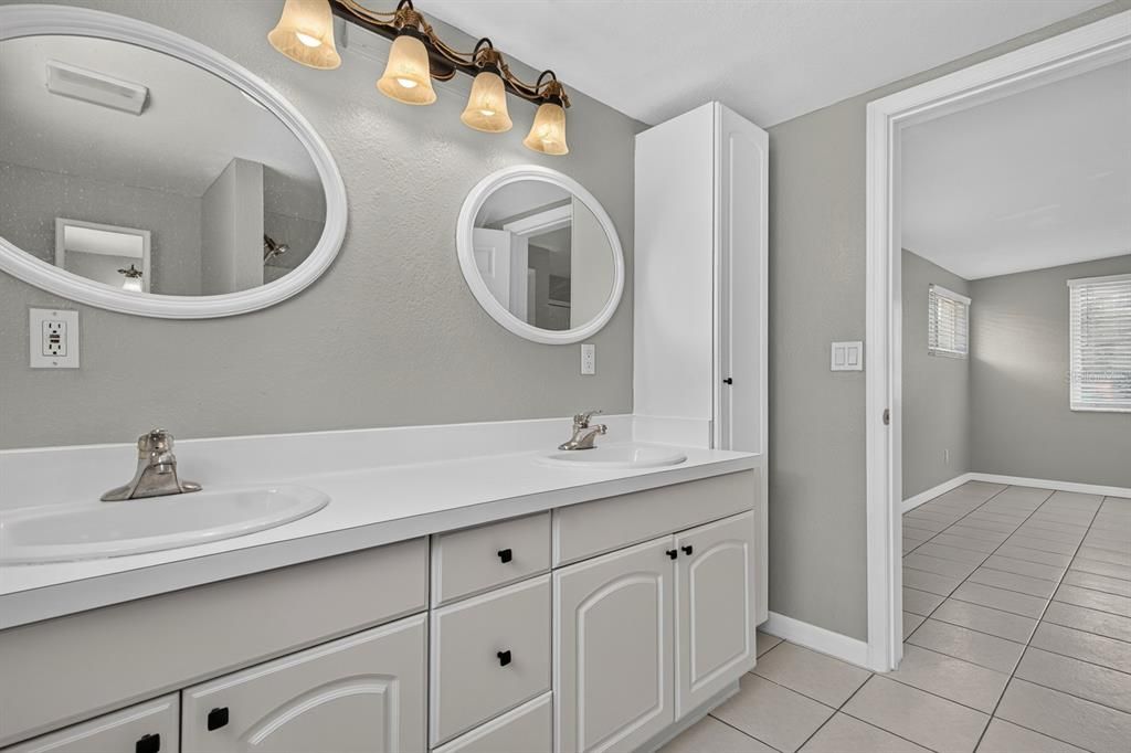 For Sale: $369,999 (3 beds, 2 baths, 1280 Square Feet)