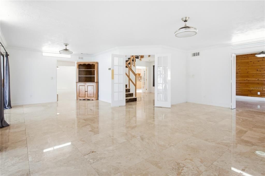 For Sale: $700,000 (5 beds, 4 baths, 3698 Square Feet)